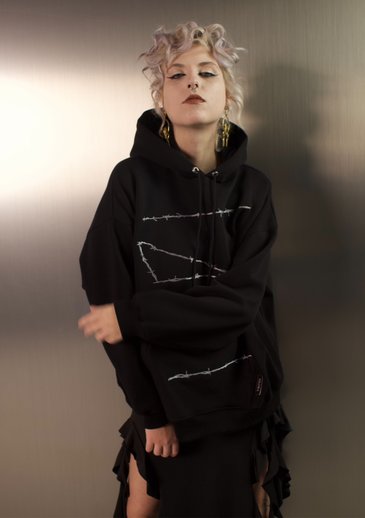 BLACK HOODIE BARBED WIRE