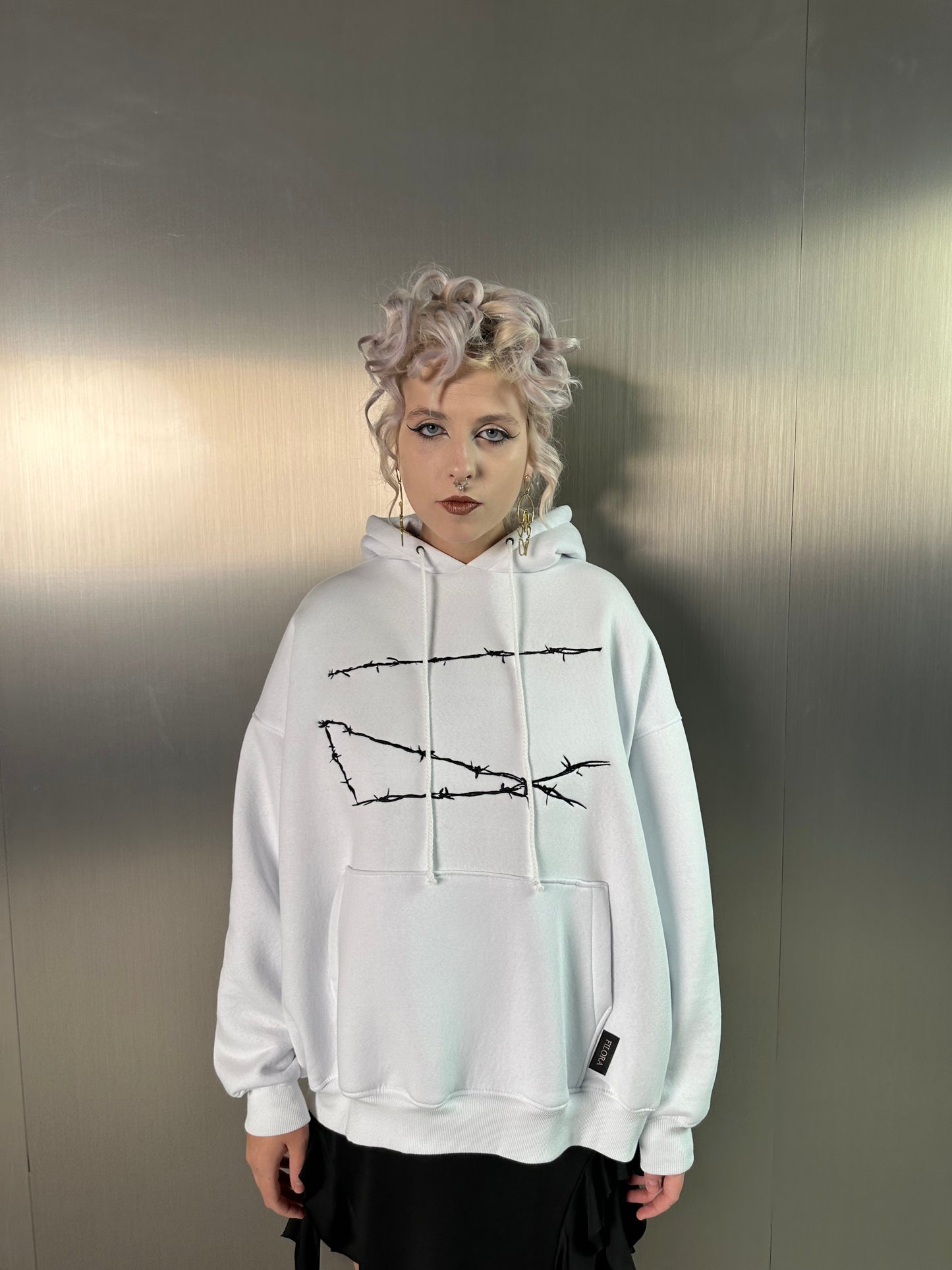 WHITE HOODIE BARBED WIRE